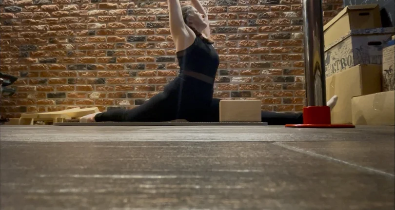 Ania in a full front split, right leg forward